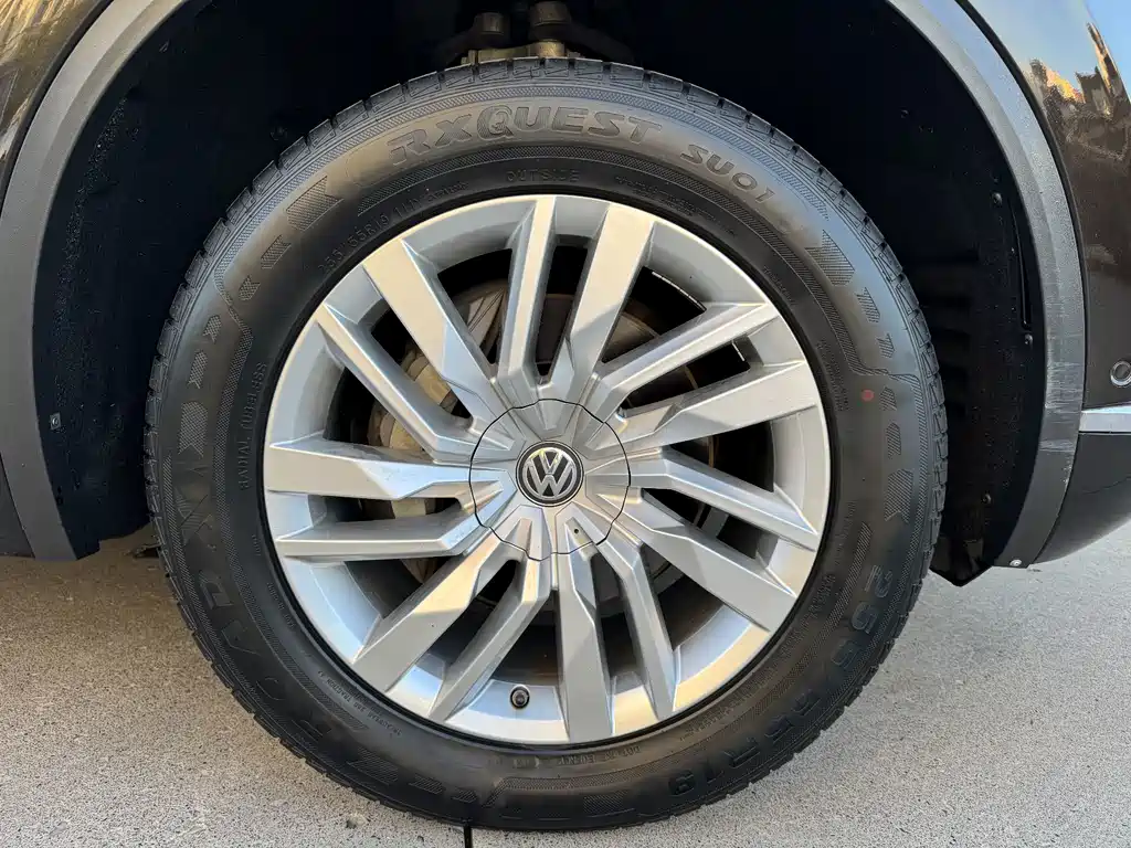 Volkswagen Touareg — миниатюра 12