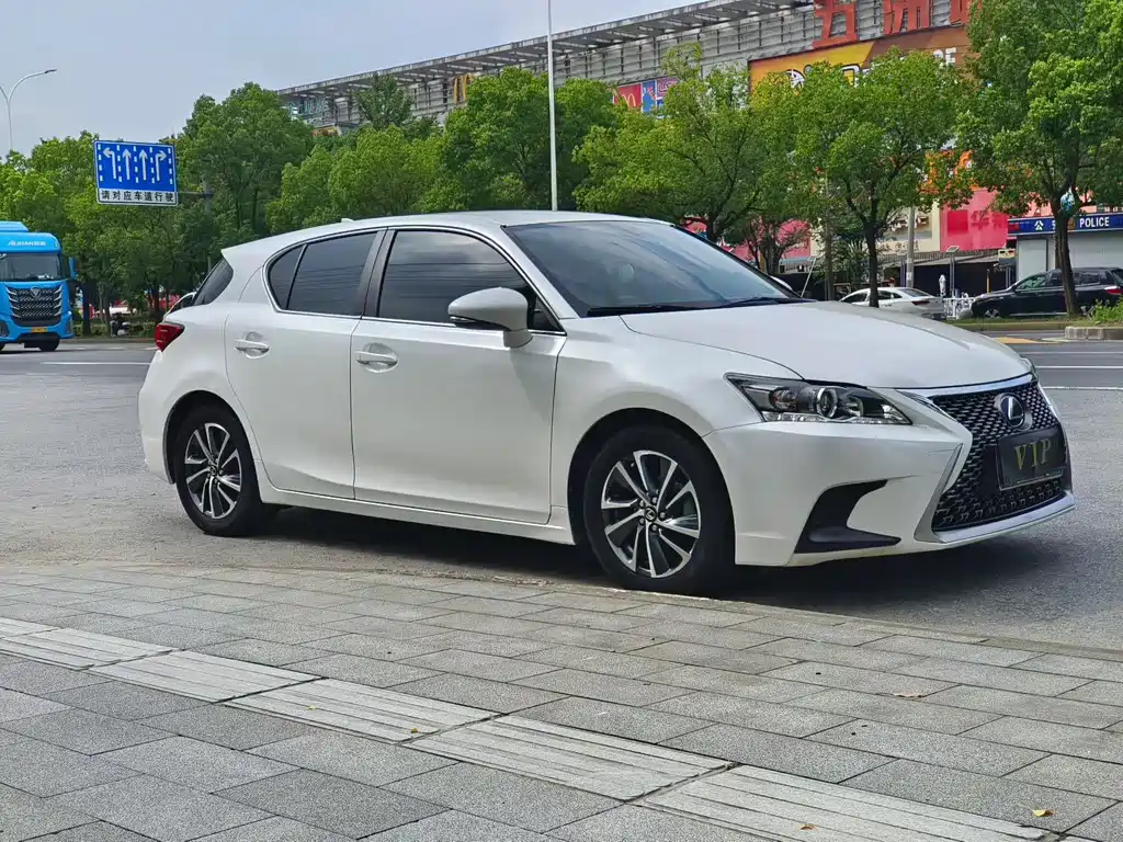 Lexus CT — миниатюра 3
