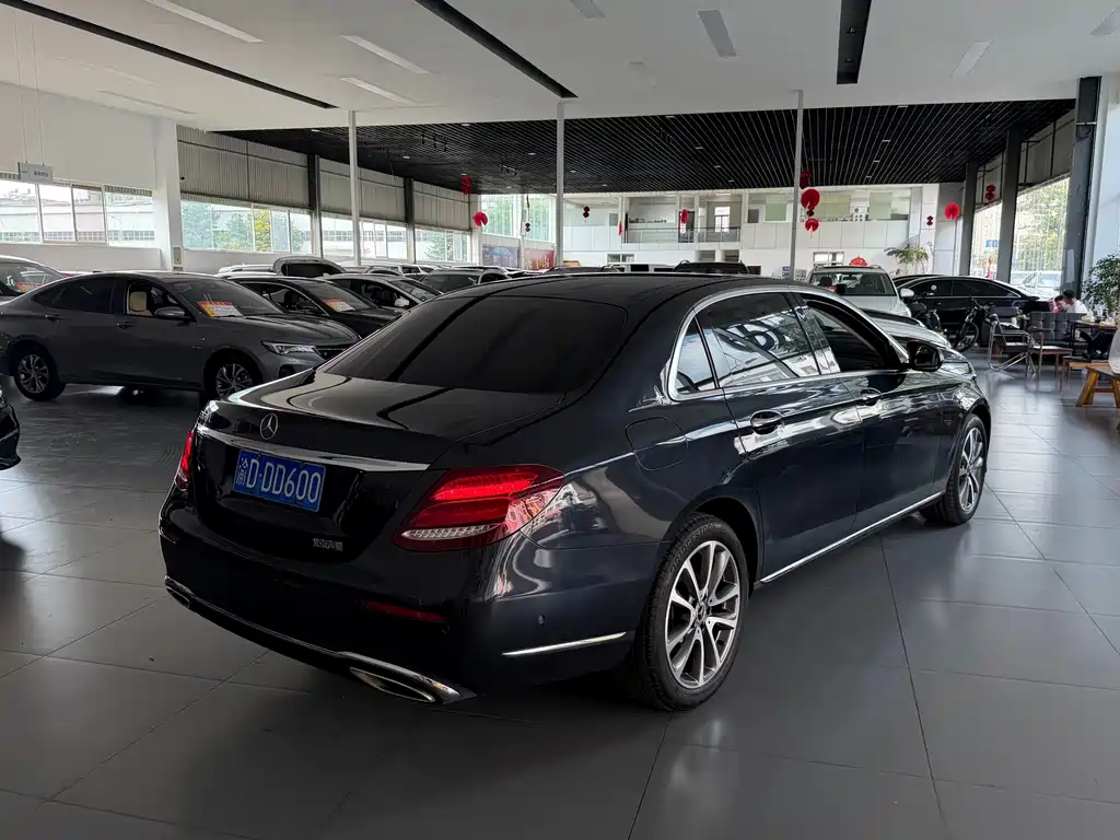 Mercedes-Benz E-Class — миниатюра 6