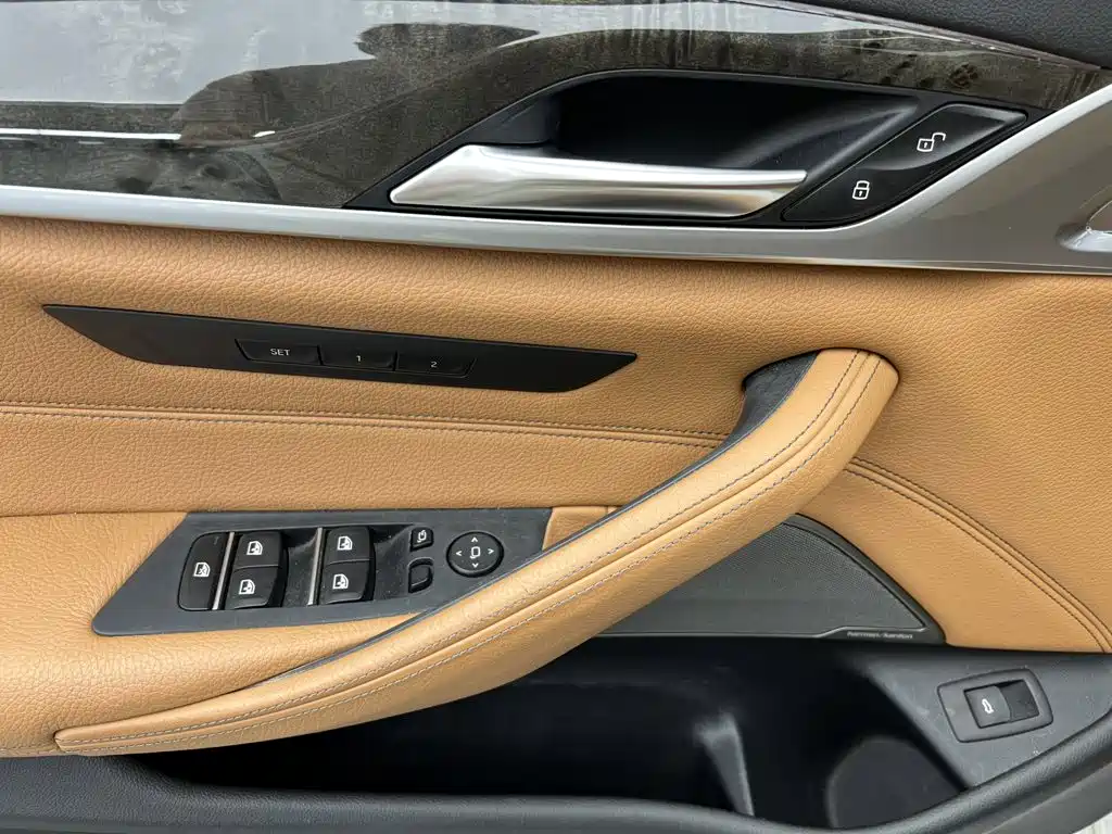 BMW 5 Series — миниатюра 19
