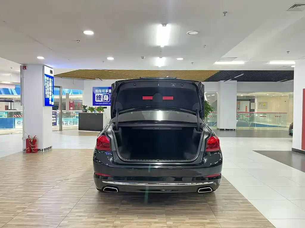 BMW 5 Series — миниатюра 9