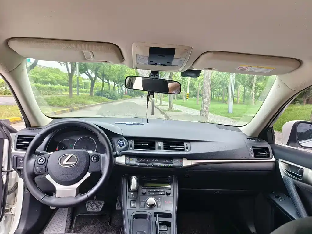 Lexus CT — миниатюра 5