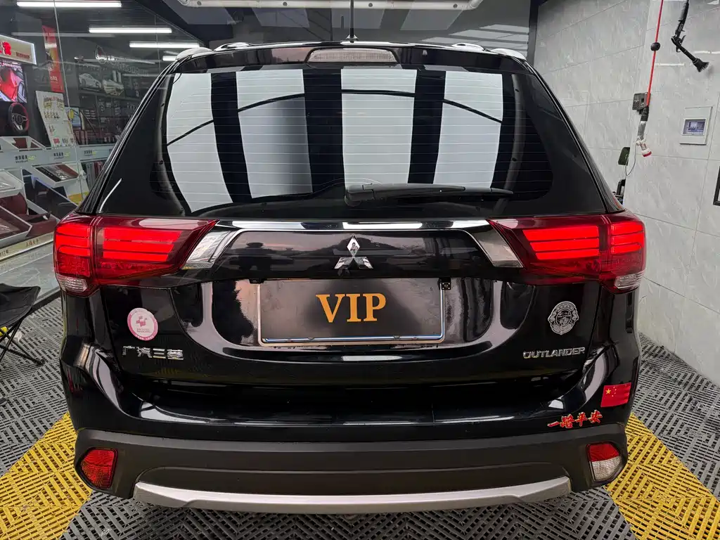 MITSUBISHI OUTLANDER