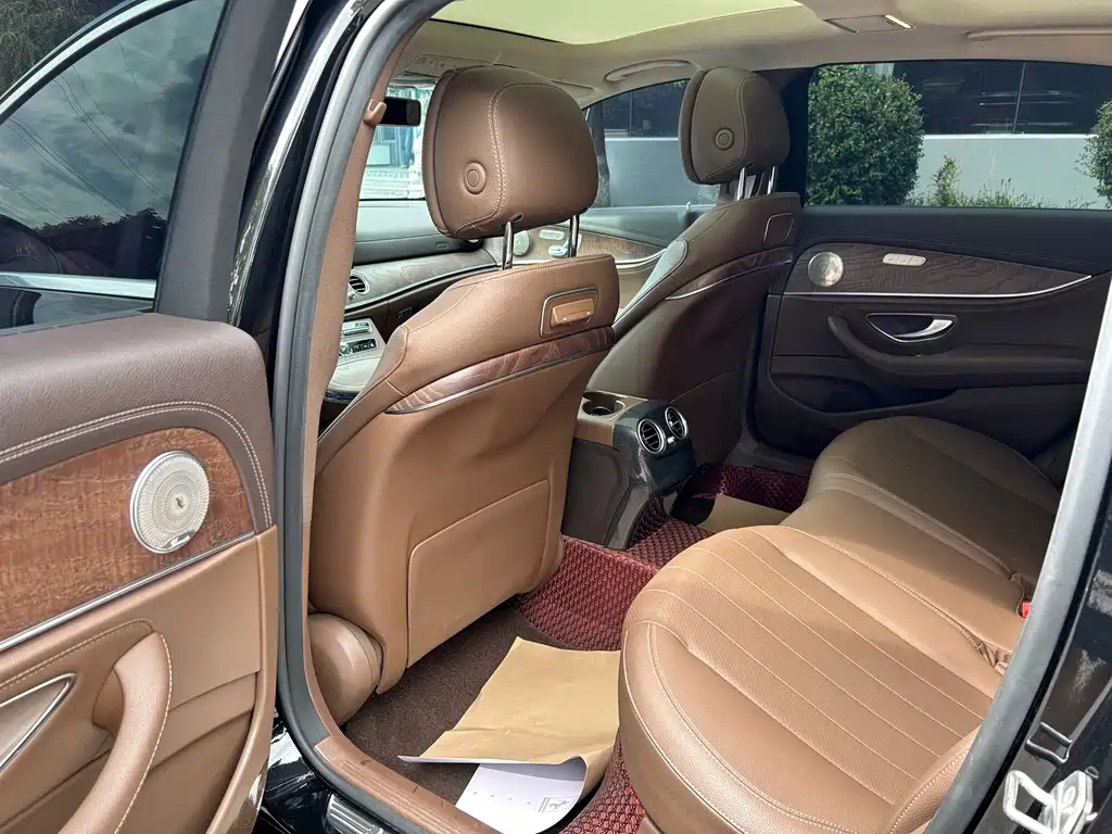 Mercedes-Benz E-Class — миниатюра 17