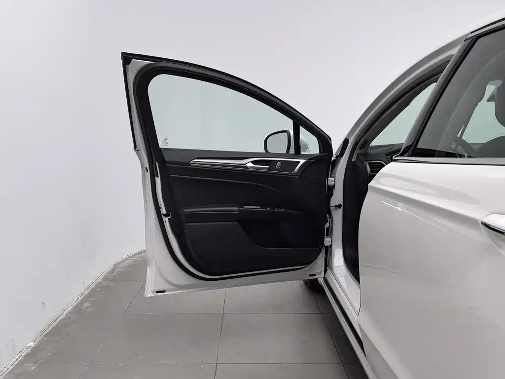Ford Mondeo — миниатюра 8