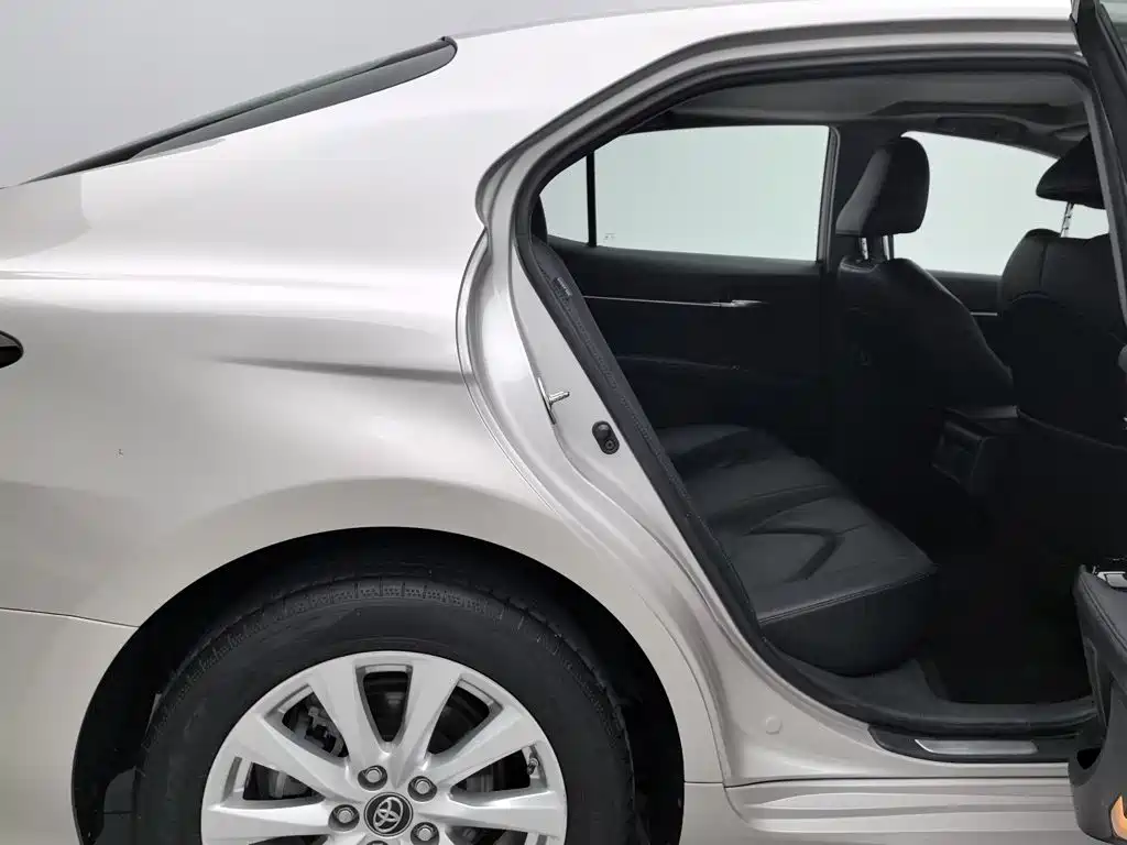 Toyota Camry — миниатюра 15