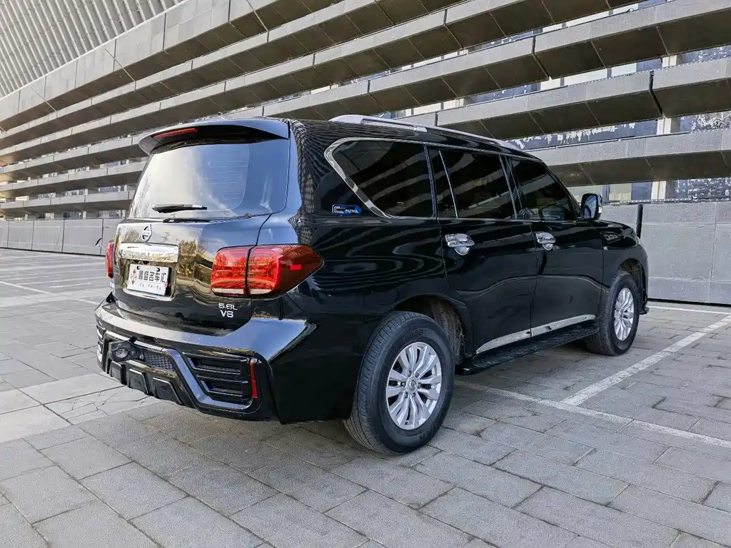 Nissan Patrol 2014 5.6L LE
