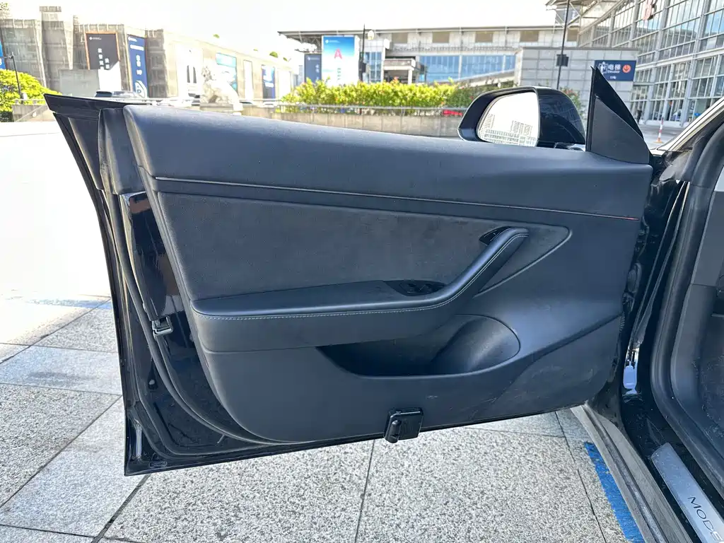 Tesla Model 3 — миниатюра 26