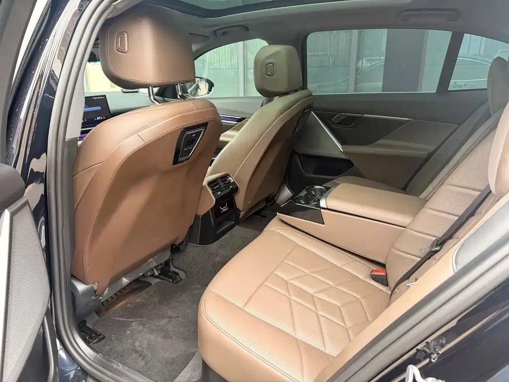 BMW i5 — миниатюра 8