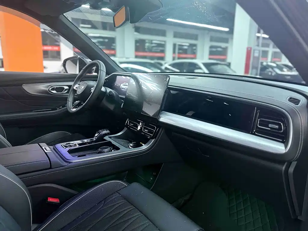 GAC GS8 2025 2.0TGDI Luxury 5 мест