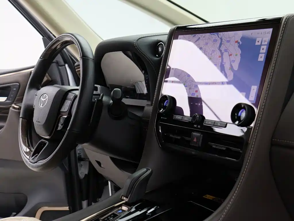 Toyota Alphard — миниатюра 11