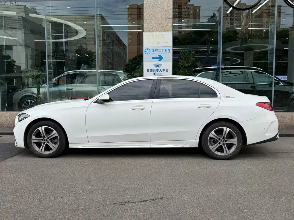 Mercedes-Benz C-Class — миниатюра 3