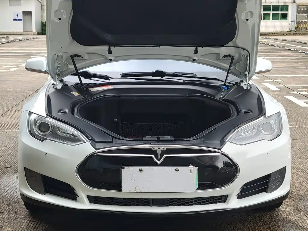 Tesla Model S — миниатюра 5