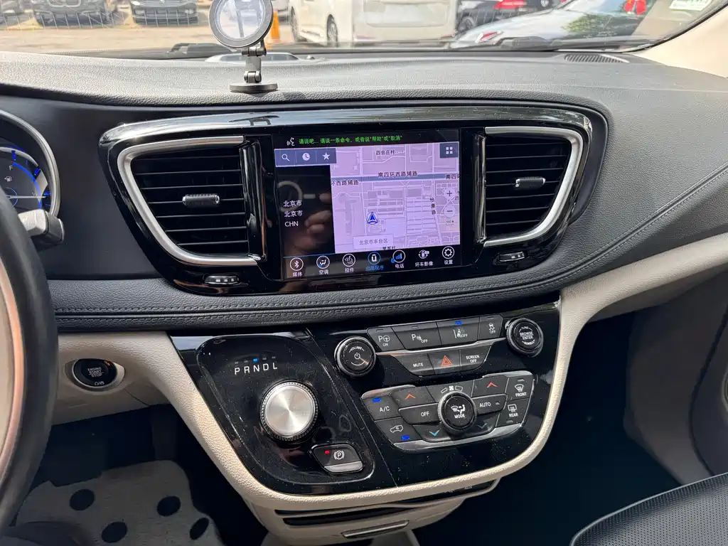 Chrysler Grand Voyager PHEV (Import) — миниатюра 17