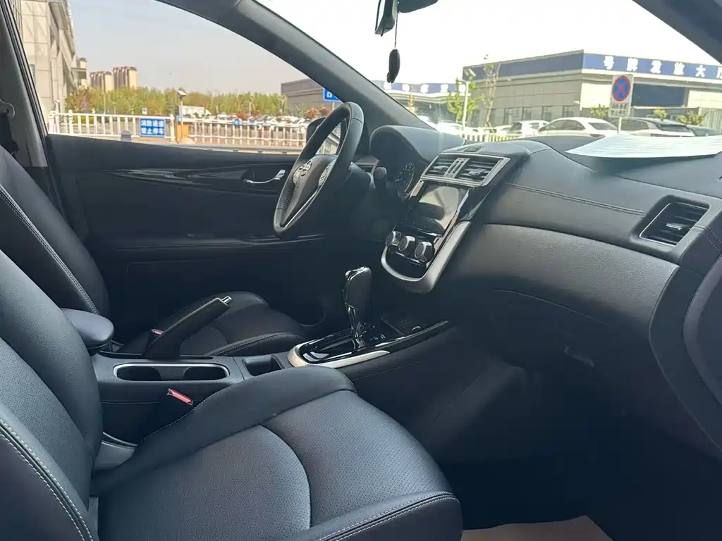 Nissan Tiida 2021 1.6L CVT