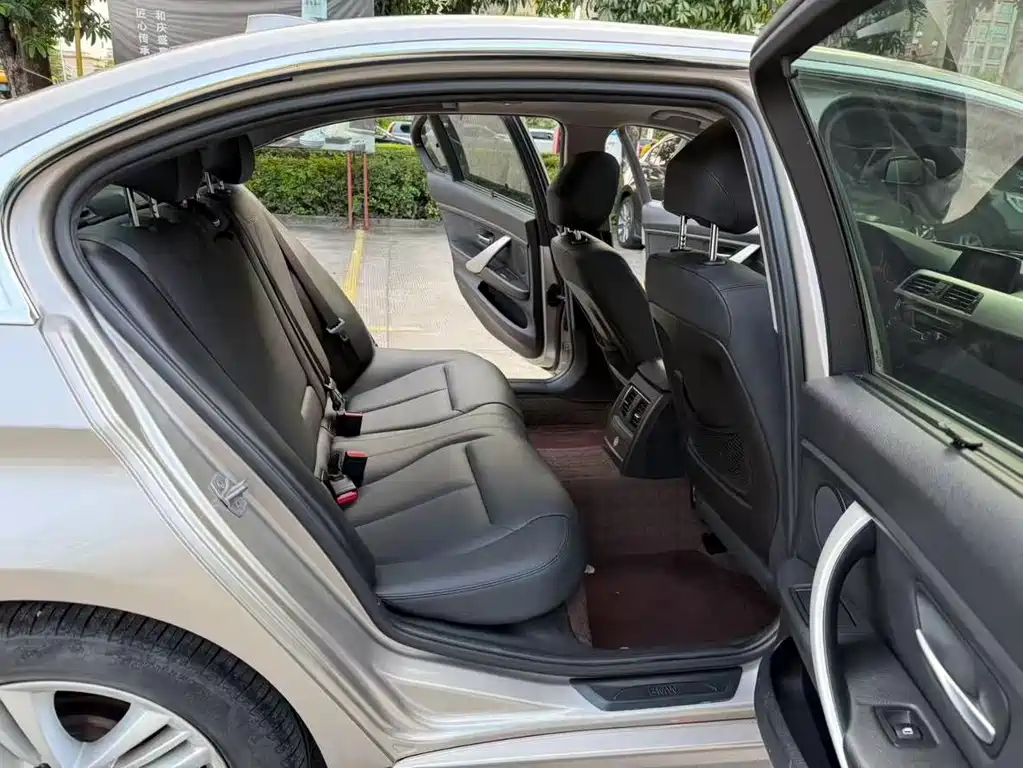 BMW 3 Series — миниатюра 7