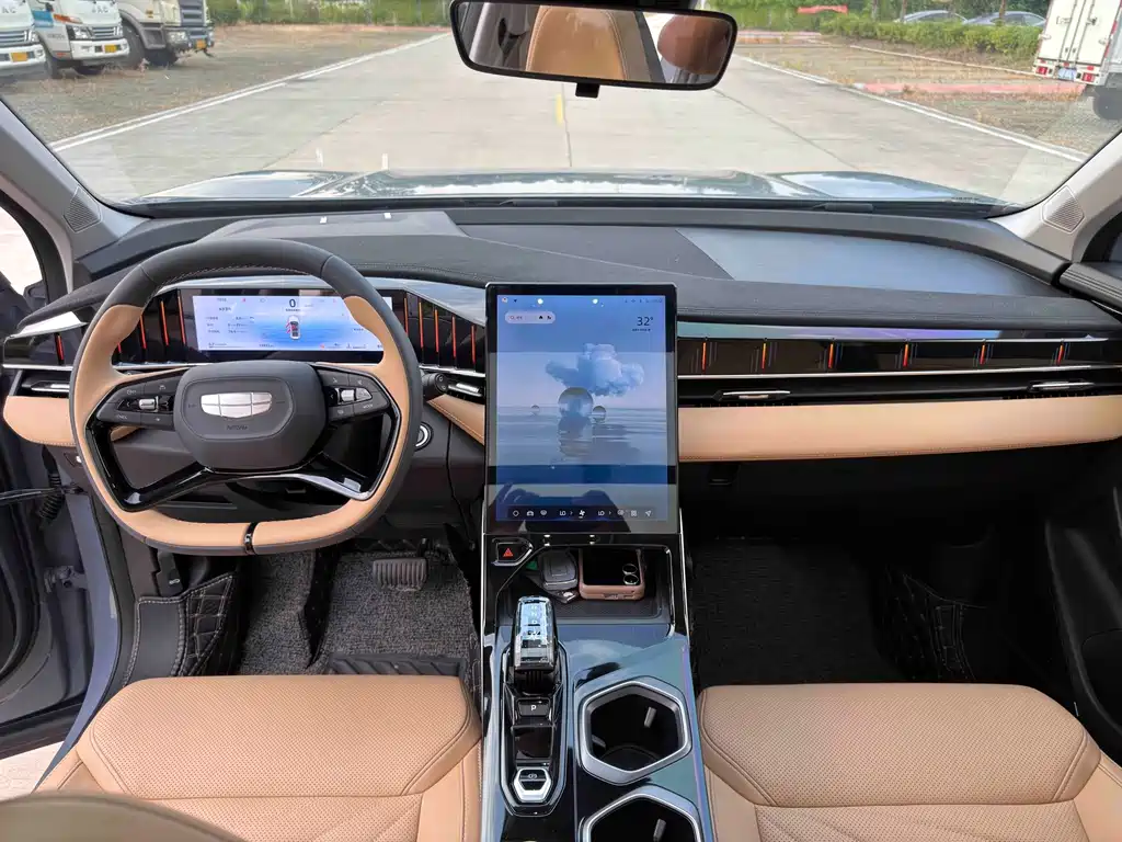 Geely Boyue L — миниатюра 8