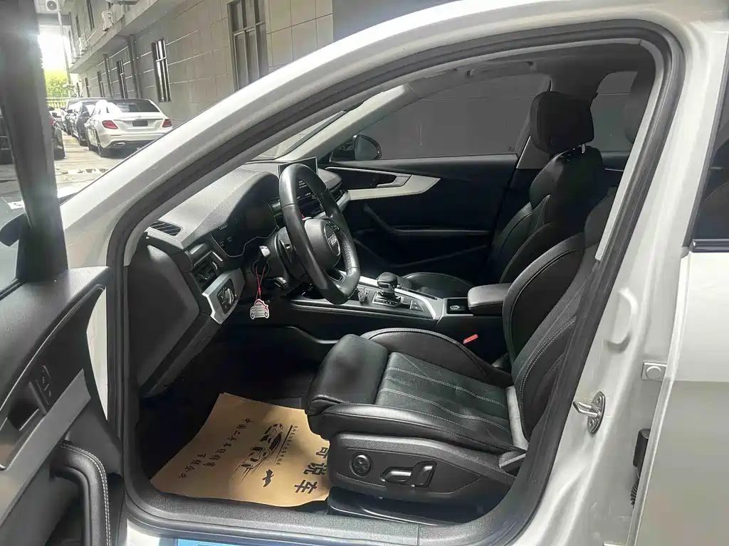 Audi A4L 2022 40 TFSI Luxury