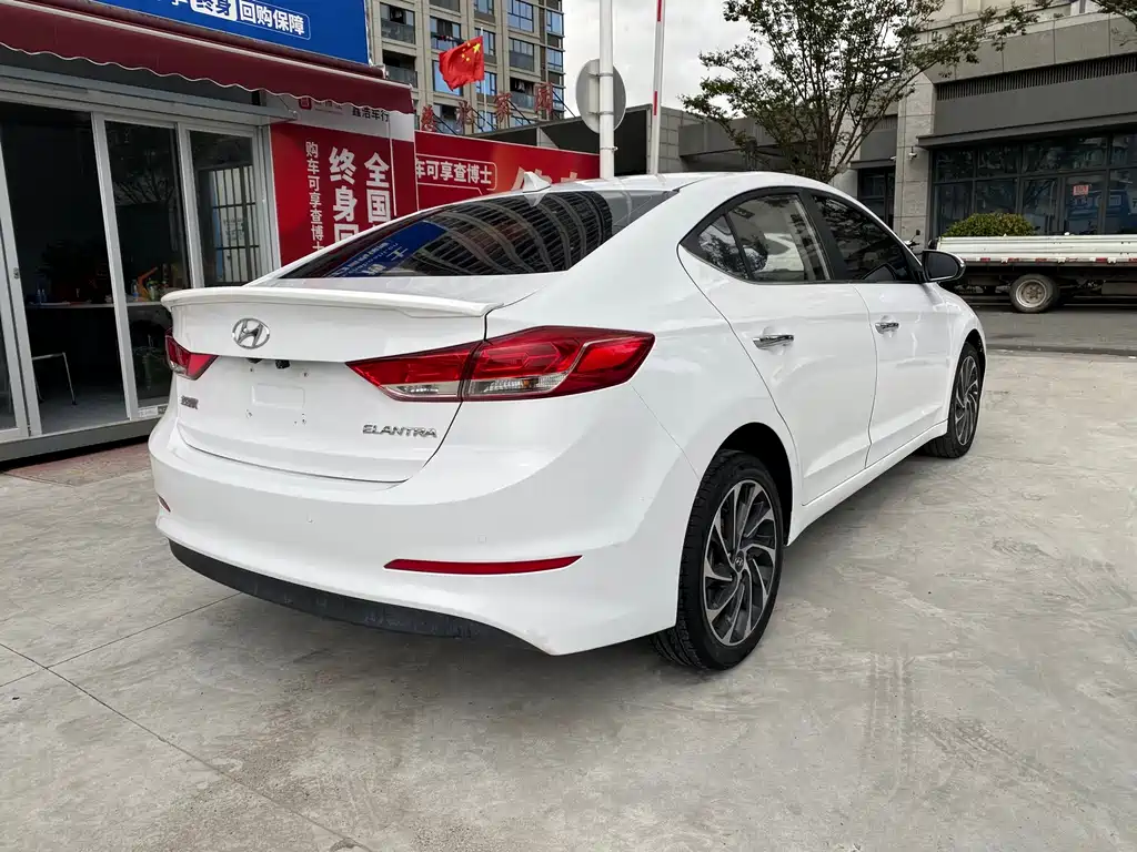 Hyundai Elantra — миниатюра 3