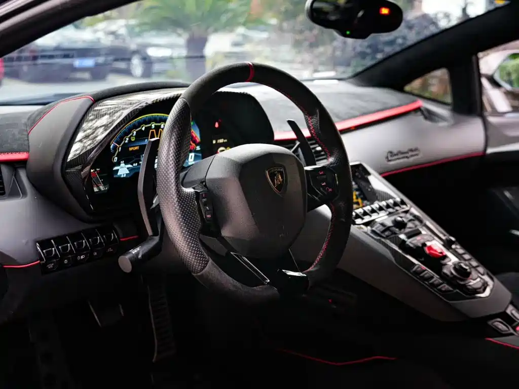 Lamborghini Aventador — миниатюра 6