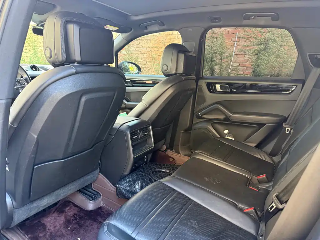 Porsche Cayenne — миниатюра 7