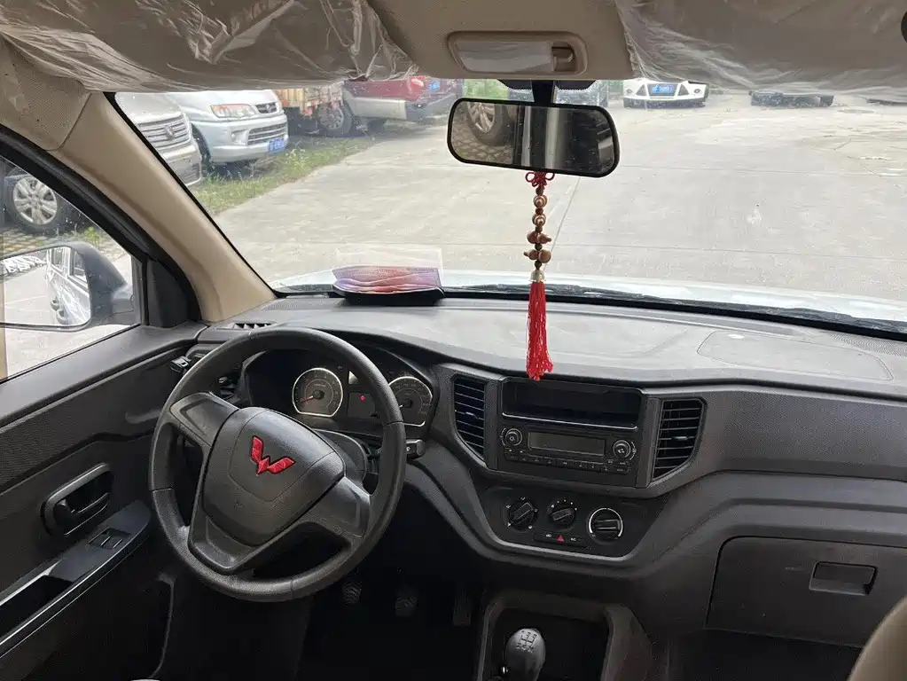 Wuling Hongguang V — миниатюра 8