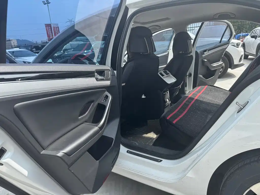 Volkswagen Sagitar 2018 180TSI DSG Premium