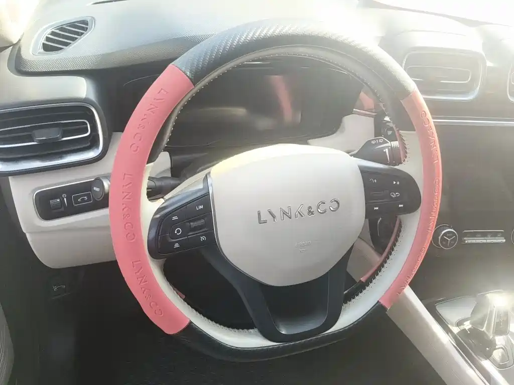 Lynk & Co 02 — миниатюра 4