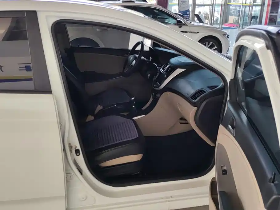 Hyundai Verna — миниатюра 8