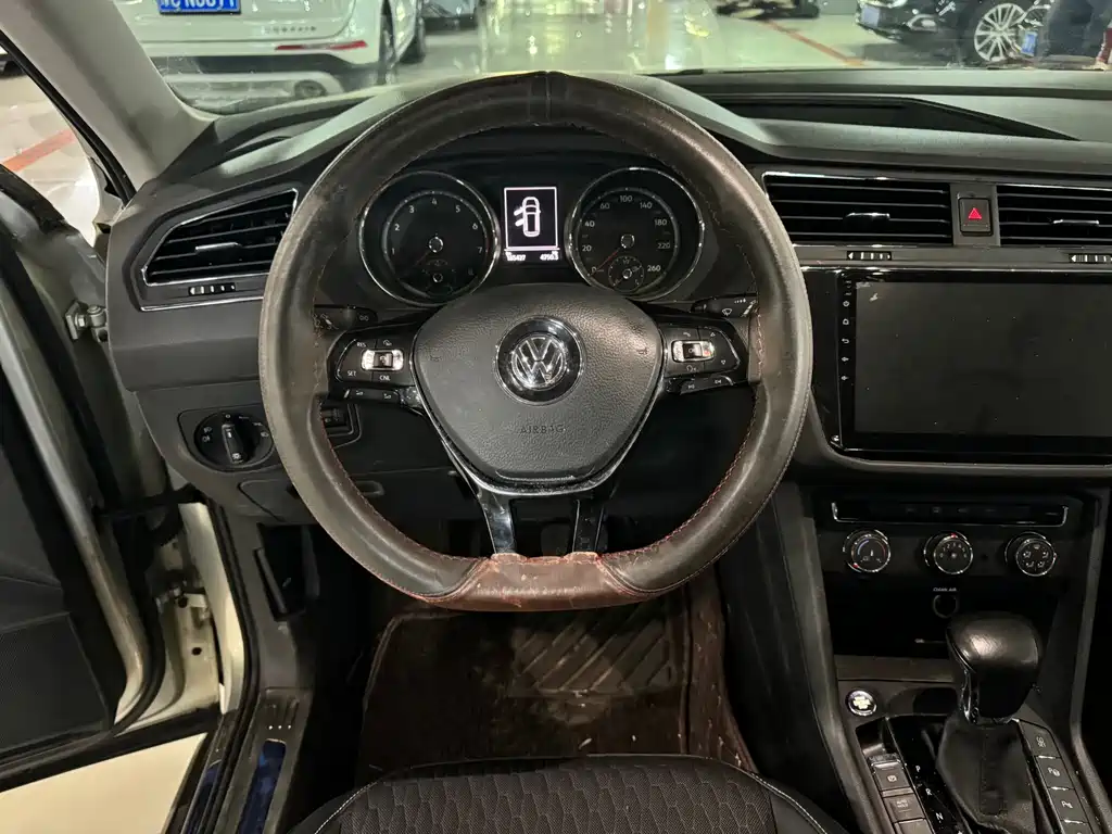 Volkswagen Tiguan L — миниатюра 7