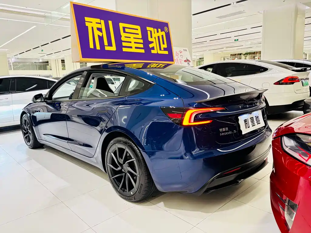 Tesla Model 3 — миниатюра 3