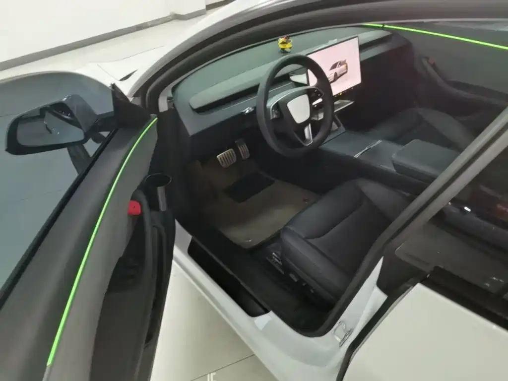 Tesla Model 3 — миниатюра 16