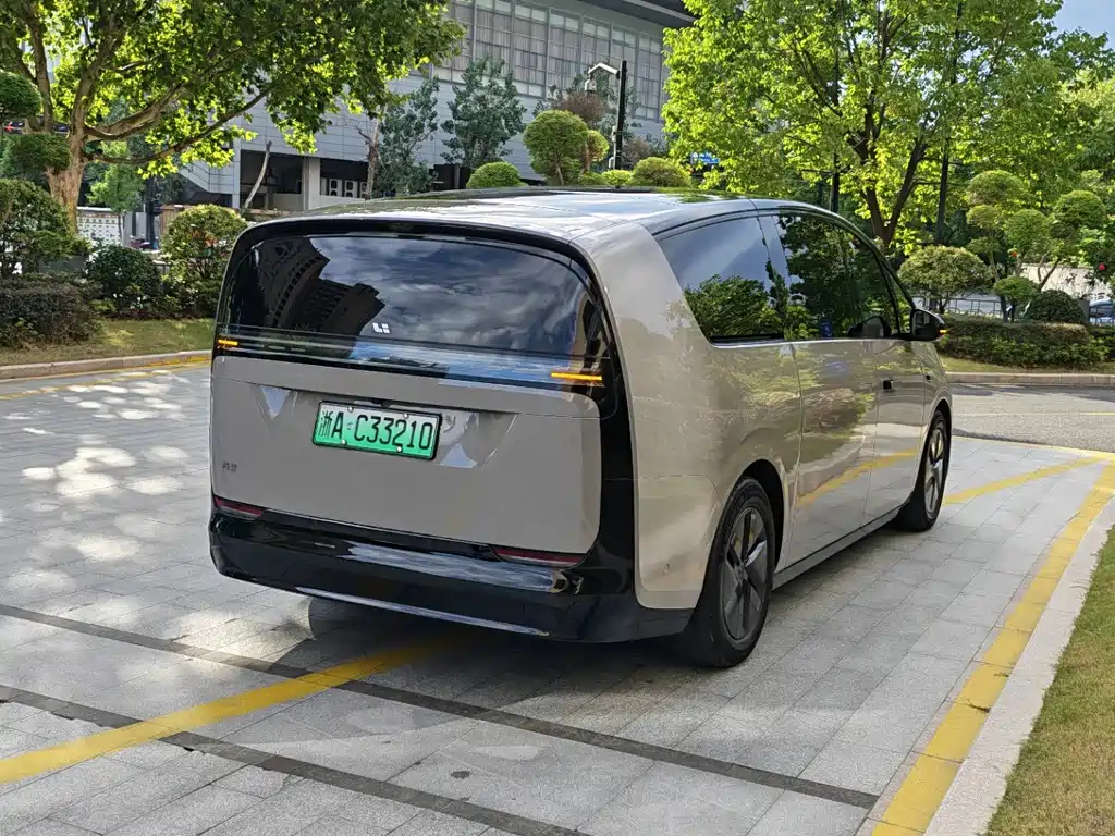 Li Auto Li MEGA — миниатюра 7
