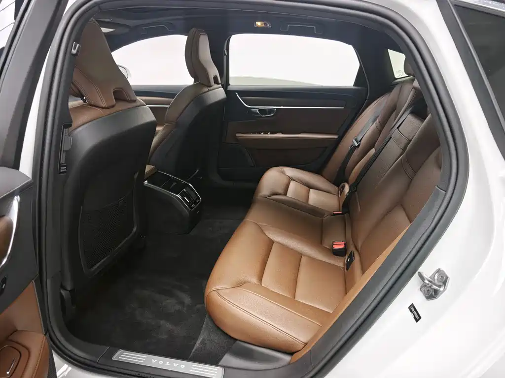 Volvo S90 — миниатюра 8