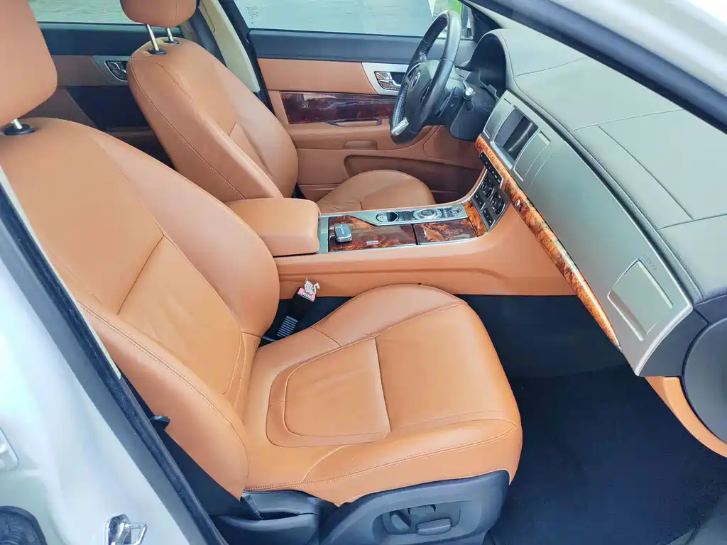 Jaguar XF — миниатюра 20