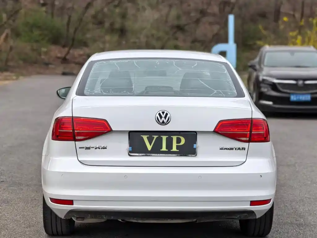 Volkswagen Sagitar 2015 1.6L AT Comfort