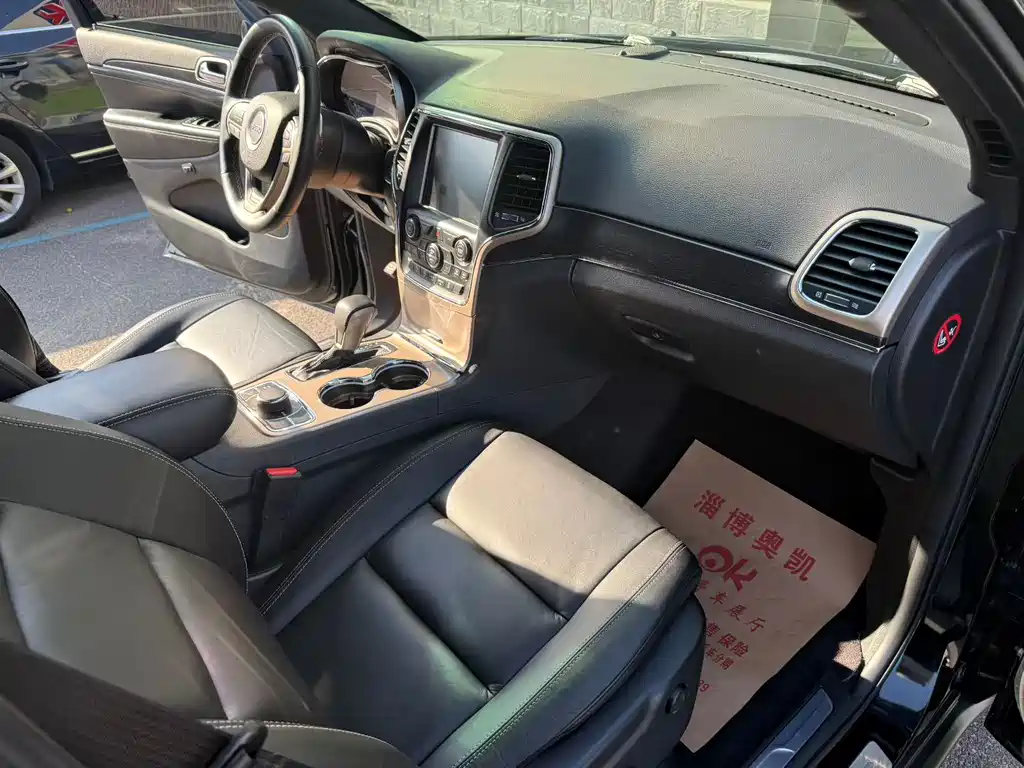 Jeep Grand Cherokee (Import) — миниатюра 9