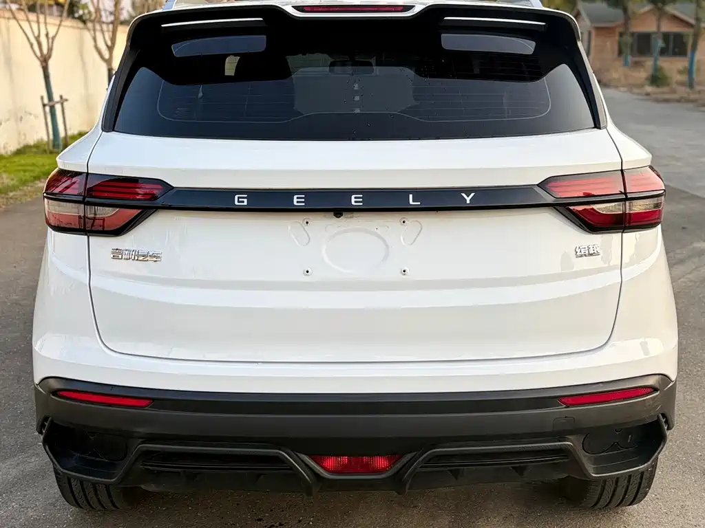Geely Binyue — миниатюра 10