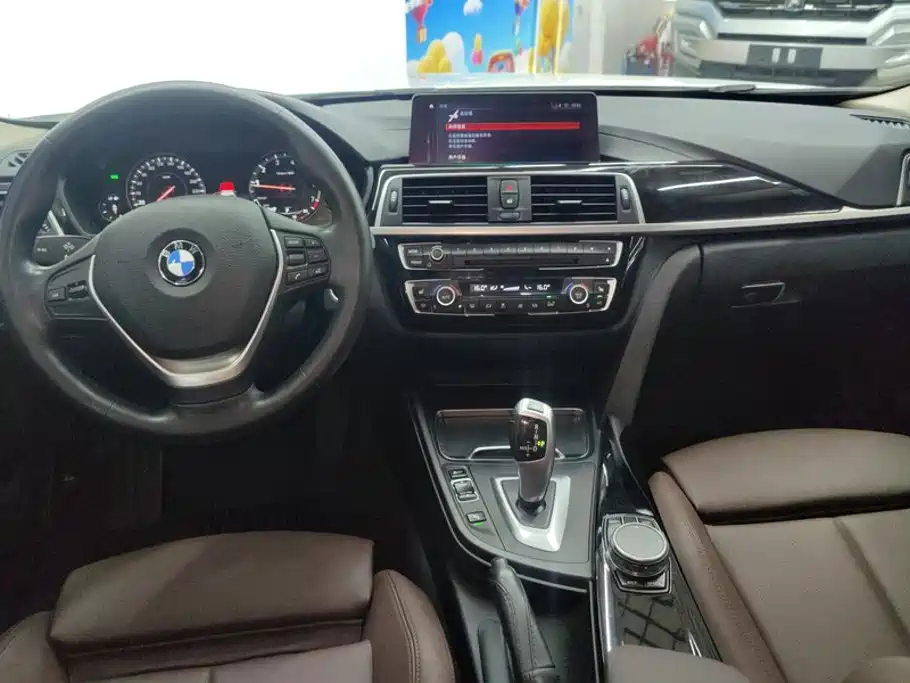 BMW 3 Series — миниатюра 12