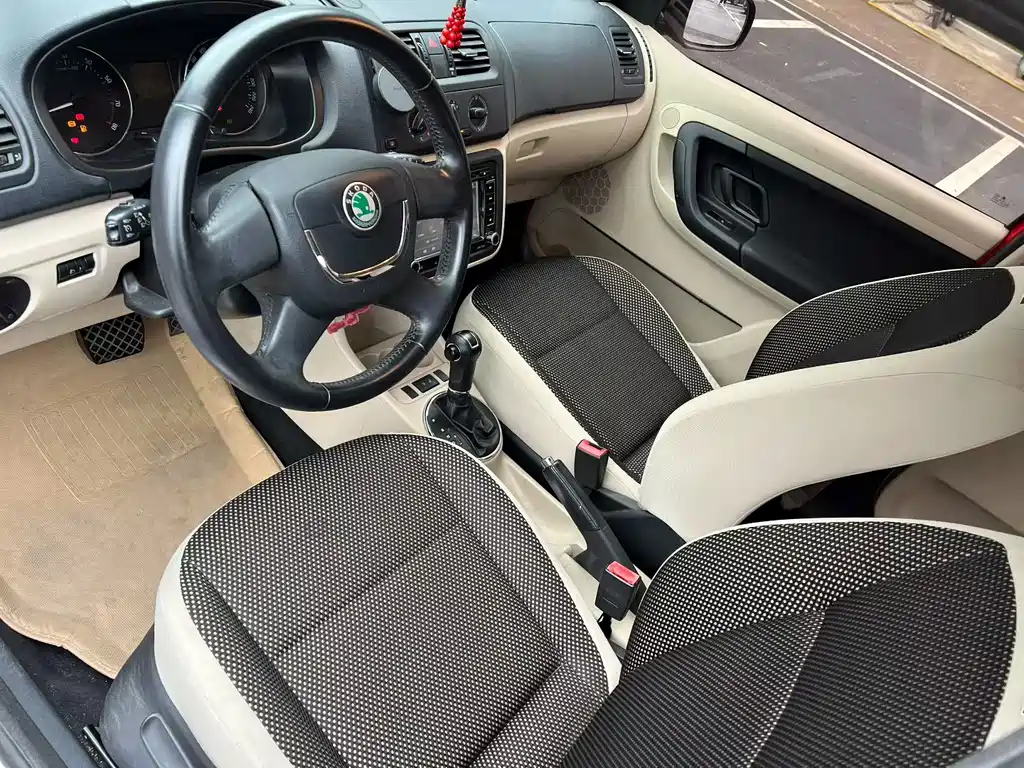 Skoda Fabia — миниатюра 8