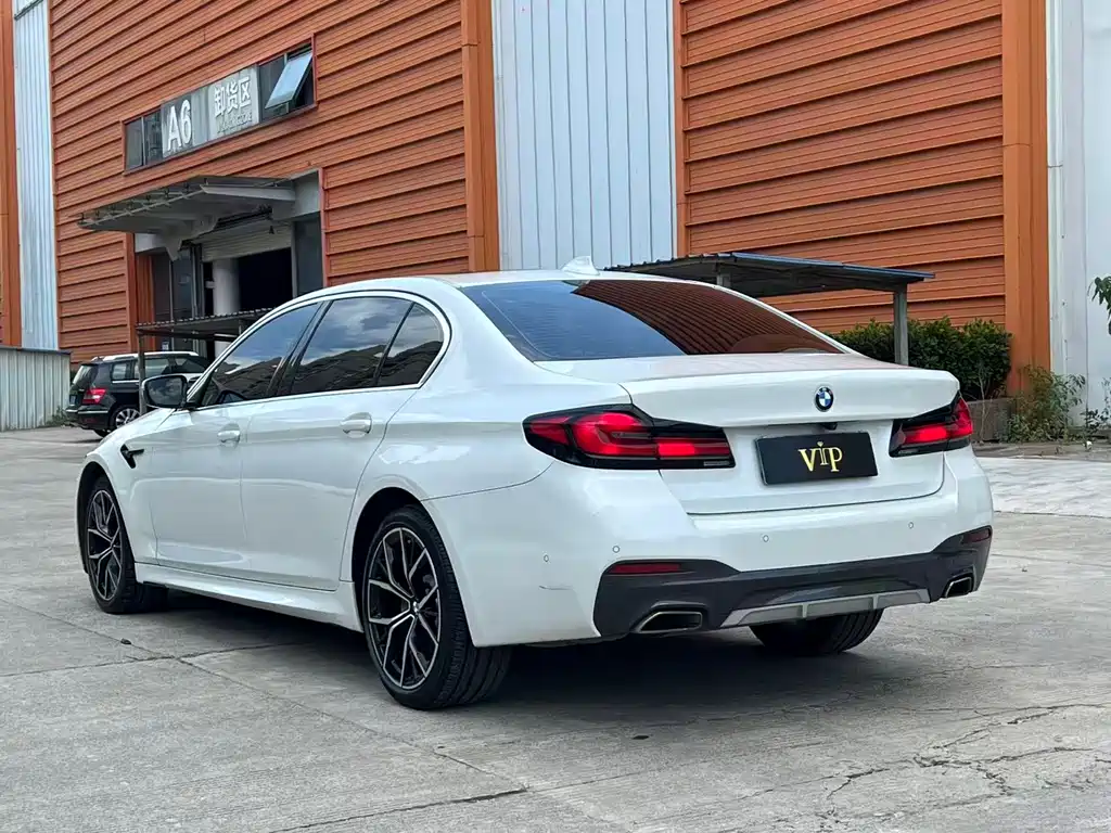 BMW 5 Series — миниатюра 7