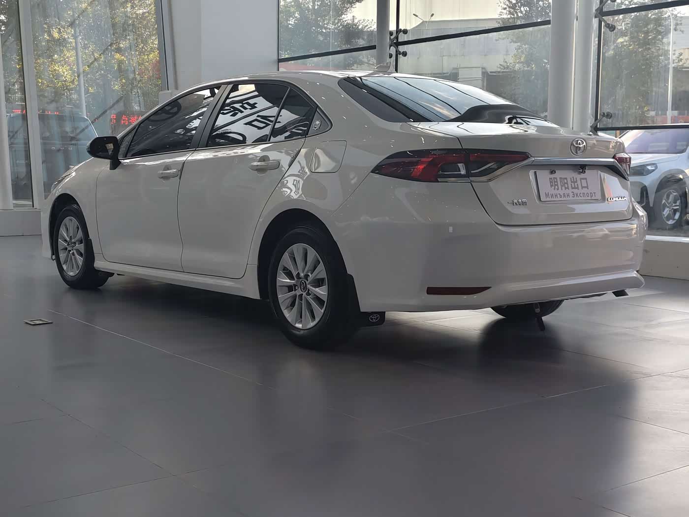 Toyota Corolla 1.5 л 2023 г. Белый, пробег 25200 км