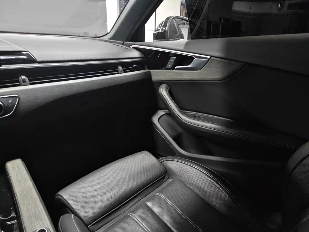 Audi A4L — миниатюра 10