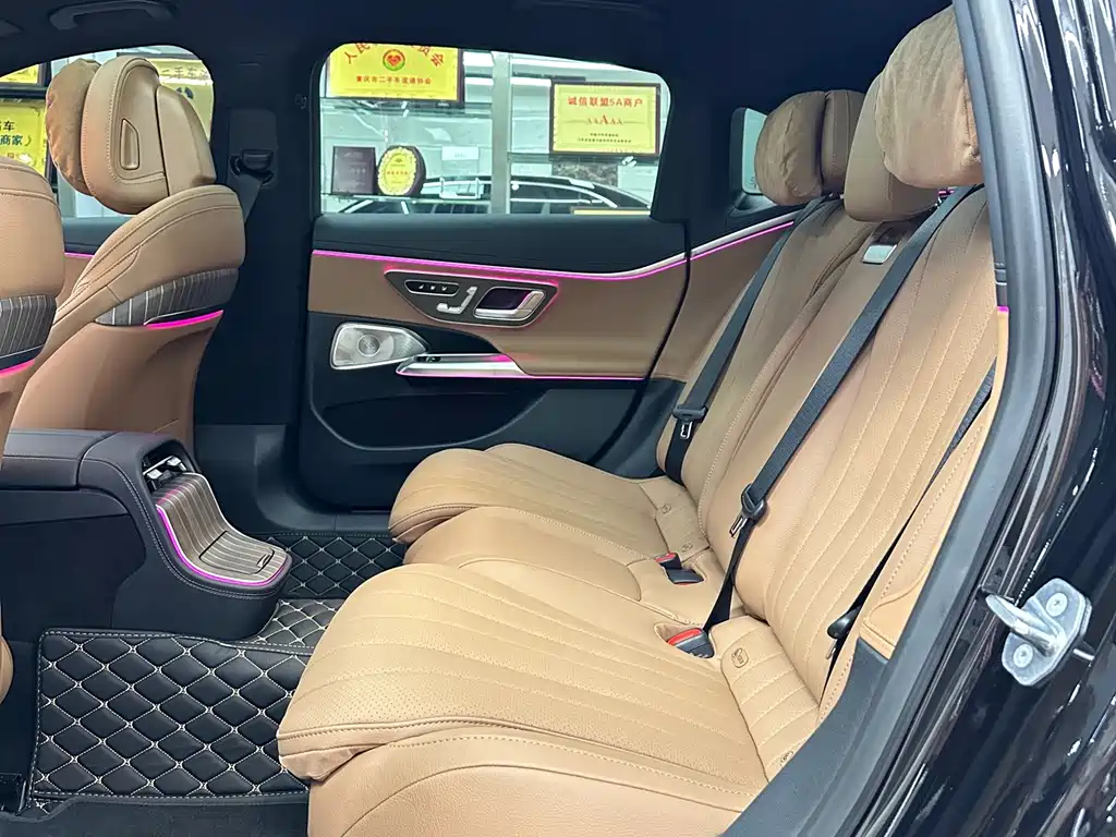 Mercedes-Benz E-Class — миниатюра 8