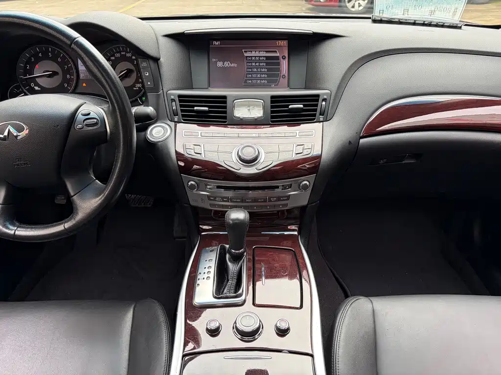 Infiniti Q70 — миниатюра 6