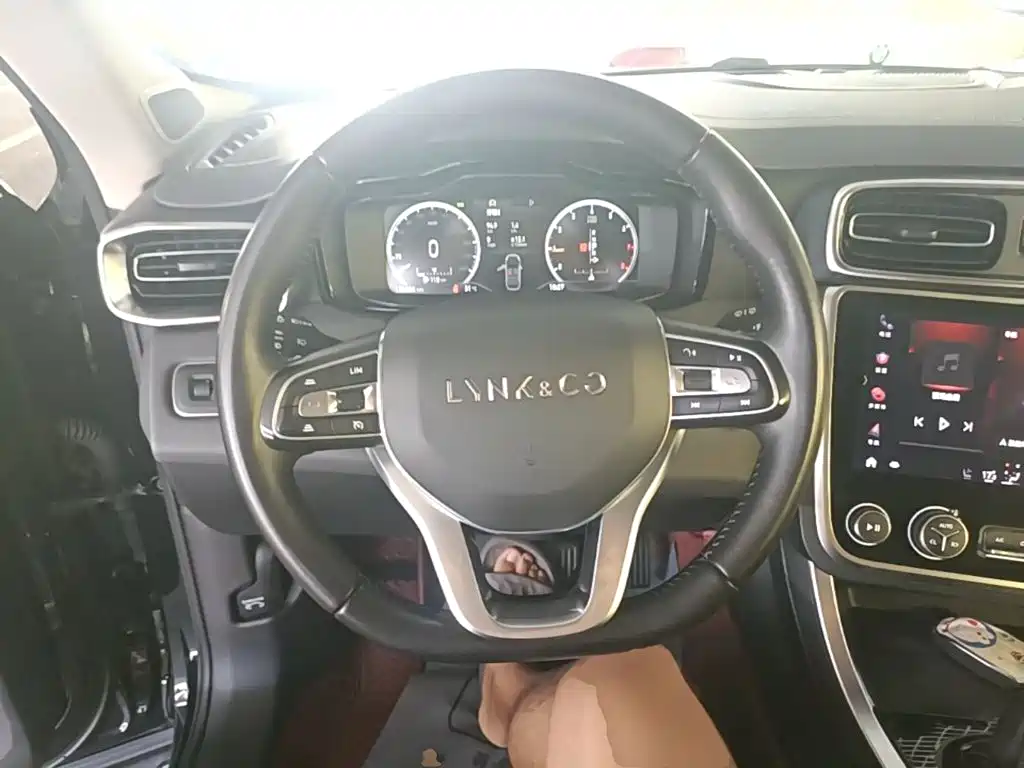 Lynk & Co 01 — миниатюра 11