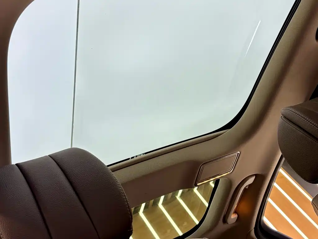 Mercedes-Benz E-Class — миниатюра 13