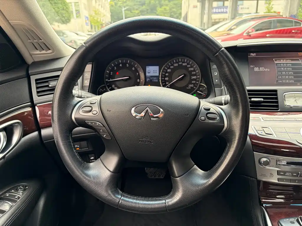 Infiniti Q70 — миниатюра 7