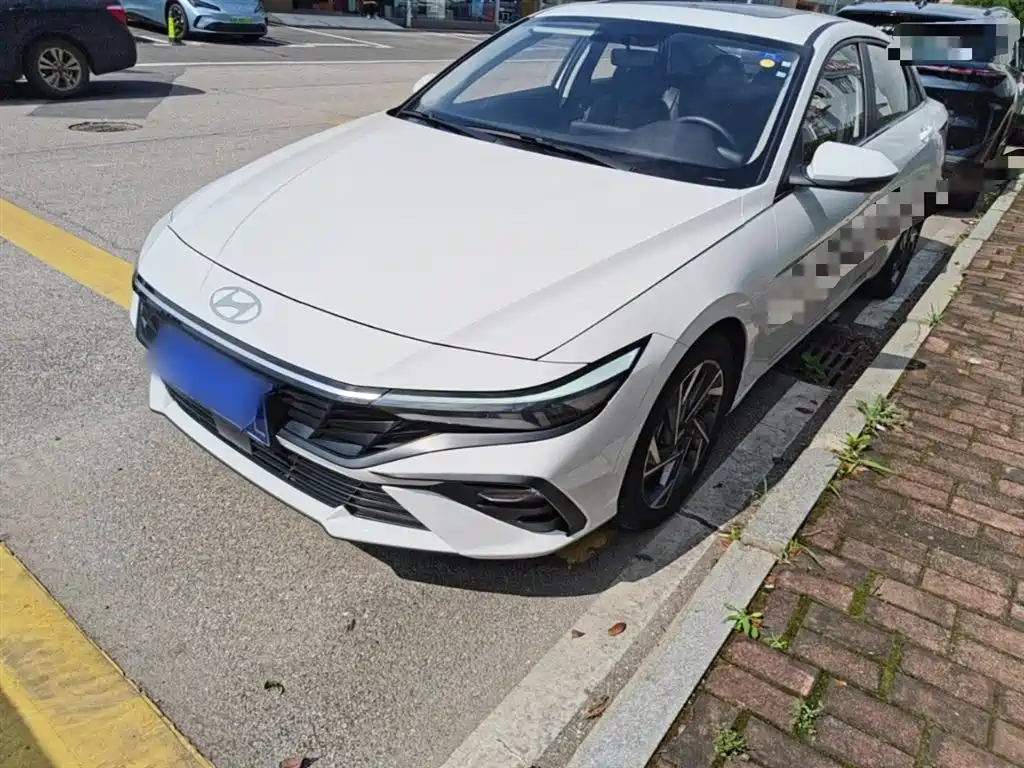 Hyundai Elantra 2025