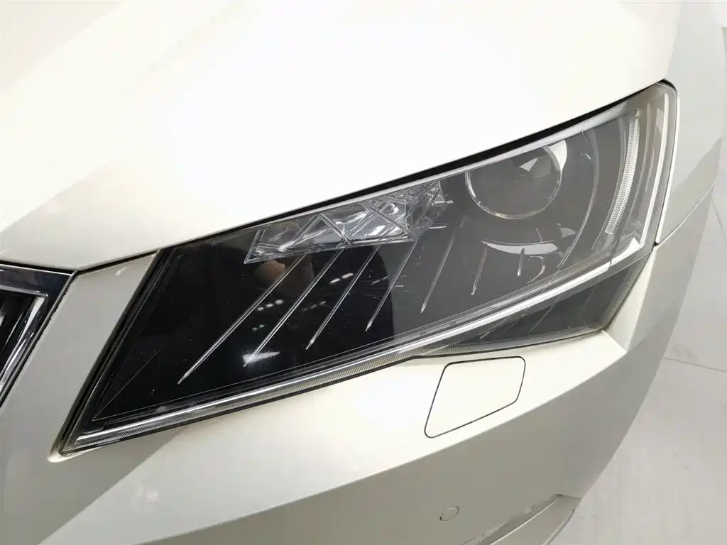 Skoda Superb 2018 TSI330 DSG Luxury V
